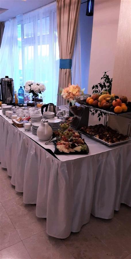 Hotel Afrodita -Vălenii de Munte Esterno foto